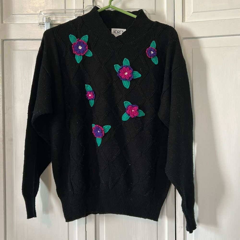 VIntage Koret black sweater with crochet applique - Size M